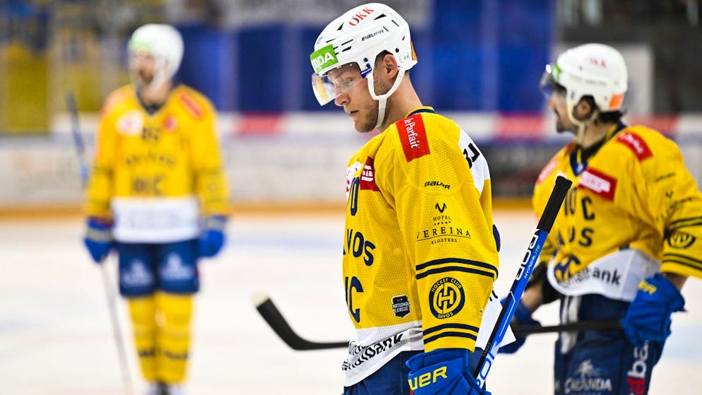 Davos' Enzo Corvi in Spiel 1 des Playoff 1/4 Final Eishockeyspiels der National League zwischen den Rapperswil-Jona Lakers und dem HC Davos, am Freitag, 25. Maerz 2022, in der St. Galler Kantonalbank Arena, in Rapperswil-Jona. (KEYSTONE/Gian Ehrenzeller)