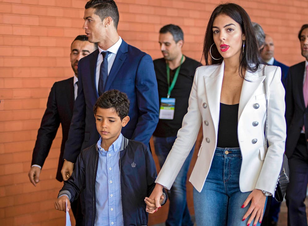 epa05877517 Portuguese soccer player Cristiano Ronaldo (L), his son Cristiano Junior (C), and his girlfriend Georgina Rodriguez (R) attend a naming event at Madeira's airport in Santa Cruz, Madeira island, Portugal, 29 March 2017. The Madeira International Airport was offically named to Cristiano Ronaldo Airport in honour to Cristiano Ronaldo who was born and raised on Madeira. EPA/GREGORIO CUNHA