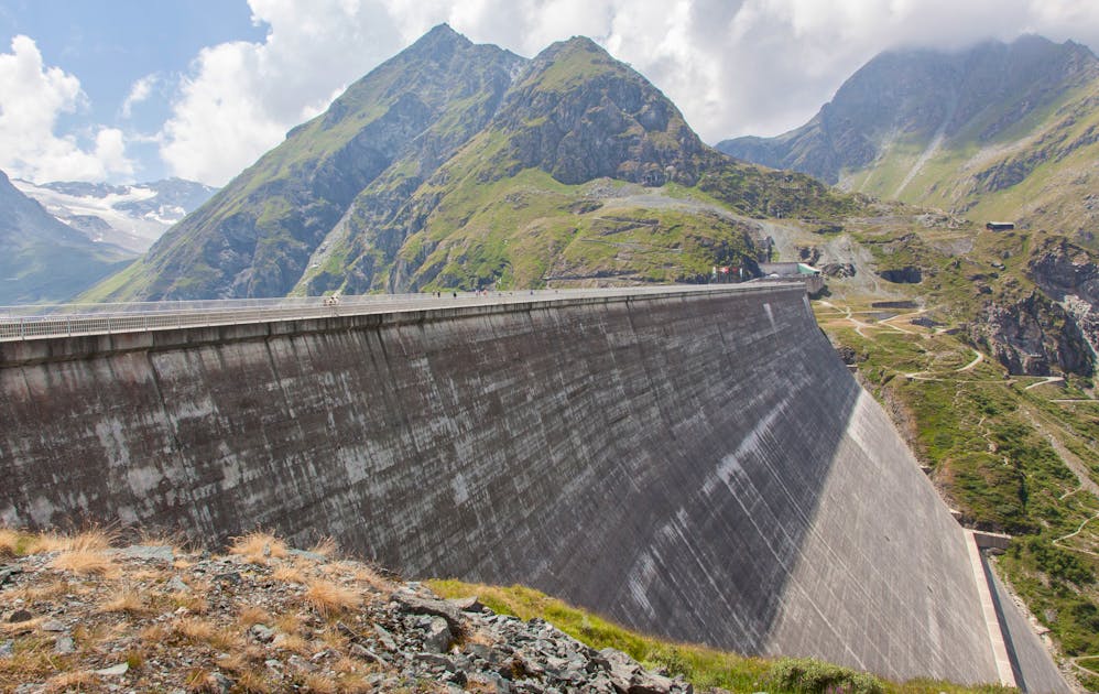 Energia rinnovabile: Presto si spegneranno le luci? Cosa devi sapere sull'approvvigionamento  elettrico in Svizzera