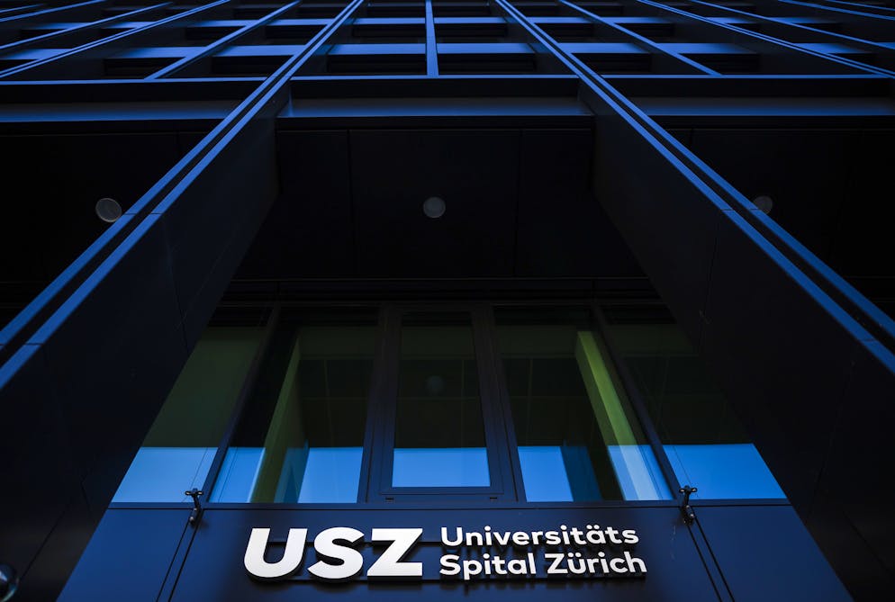 Ein Logo des Universitaetsspitals Zuerich am USZ Stettbach am Dienstag, 8. Februar 2022 in Stettbach, Zuerich. (KEYSTONE/Michael Buholzer)