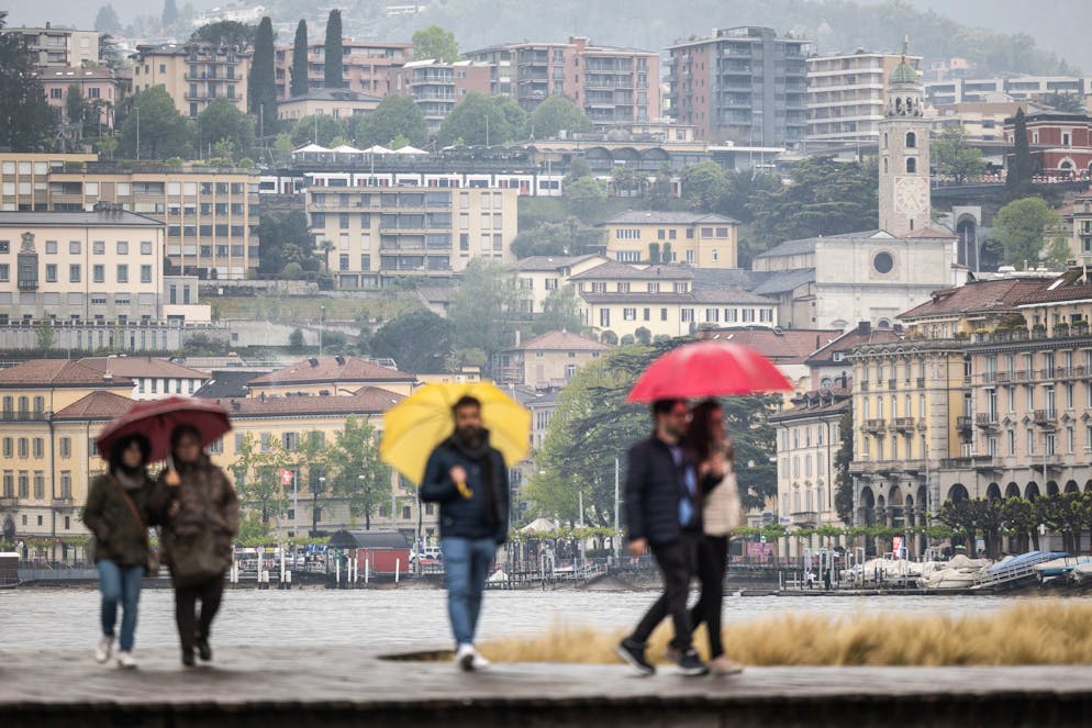 Lugano: pioggia dopo mesi di siccità. Nella foto il lungo lago di Lugano, in una giornata di pioggia dopo una lungo periodo di siccità.
© Ti-Press / Massimo Piccoli