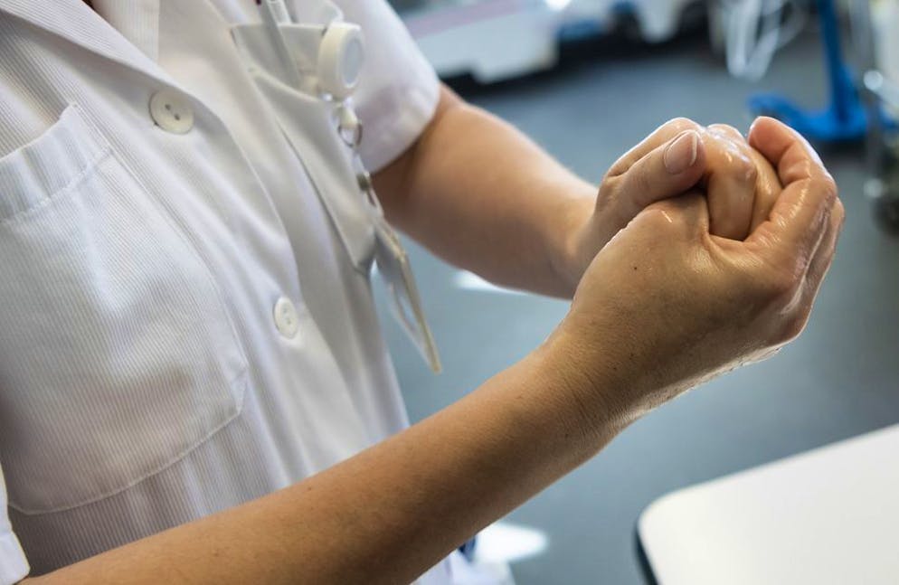 Quatre infirmières ont été condamnées lundi à Nancy à des peines de 12 à 18 mois de prison avec sursis pour homicides involontaires. Elles avaient administré à deux bébés prématurés un sirop de phosphore sans le diluer, ce qui avait entraîné leur décès, le 25 avril 2017. (Photo symbolique)