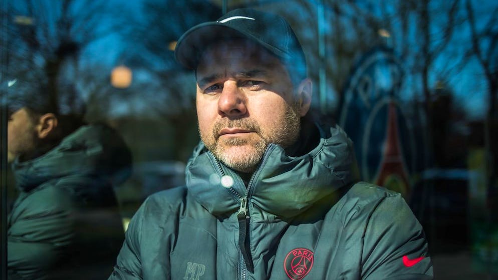 epa09807583 Paris Saint Germain's head coach Mauricio Pochettino poses for photographs during an interview with Spanish News agency EFE at the Ooredoo training center in .Saint-Germain en Laye, near Paris, France, 07 March 2022. EPA/CHRISTOPHE PETIT TESSON