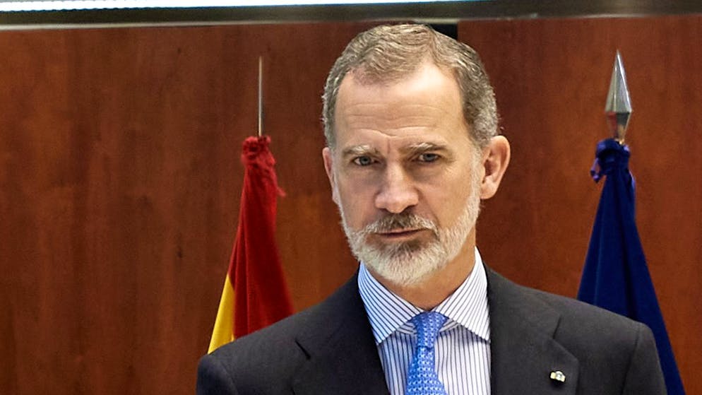 MADRID, SPAIN - APRIL 25: King Felipe VI of Spain (C) attends an official lunch with members of the Constitutional Court on April 25, 2022 in Madrid, Spain. (Photo by Carlos Alvarez/Getty Images)