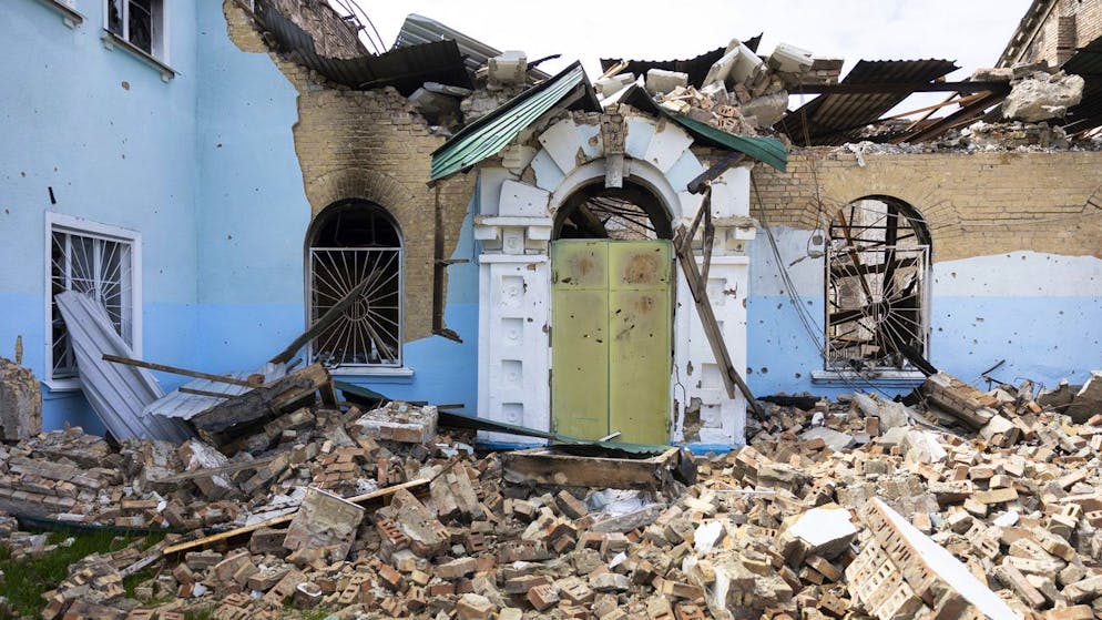 The House of Culture in Irpin near Kiev, Ukraine, which was destroyed by Russian invaders, Wednesday, April 27, 2022. (KEYSTONE/Peter Klaunzer)