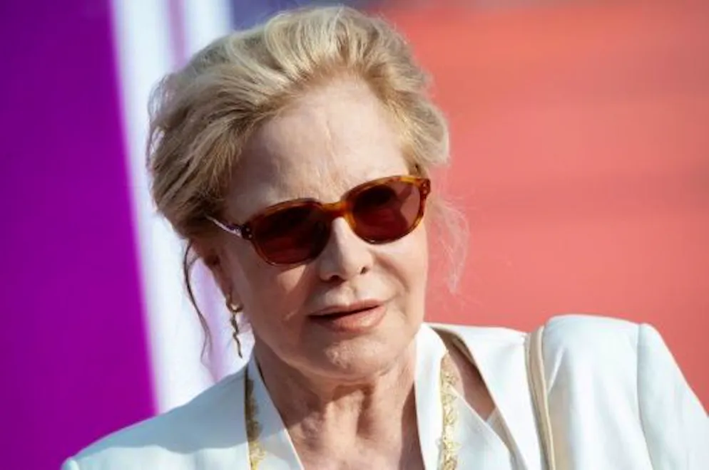 La chanteuse, visiblement très émue, était l'invitée de Laurent Delahousse dans l'émission «20h30 Le dimanche» sur France 2 ce 12 janvier.