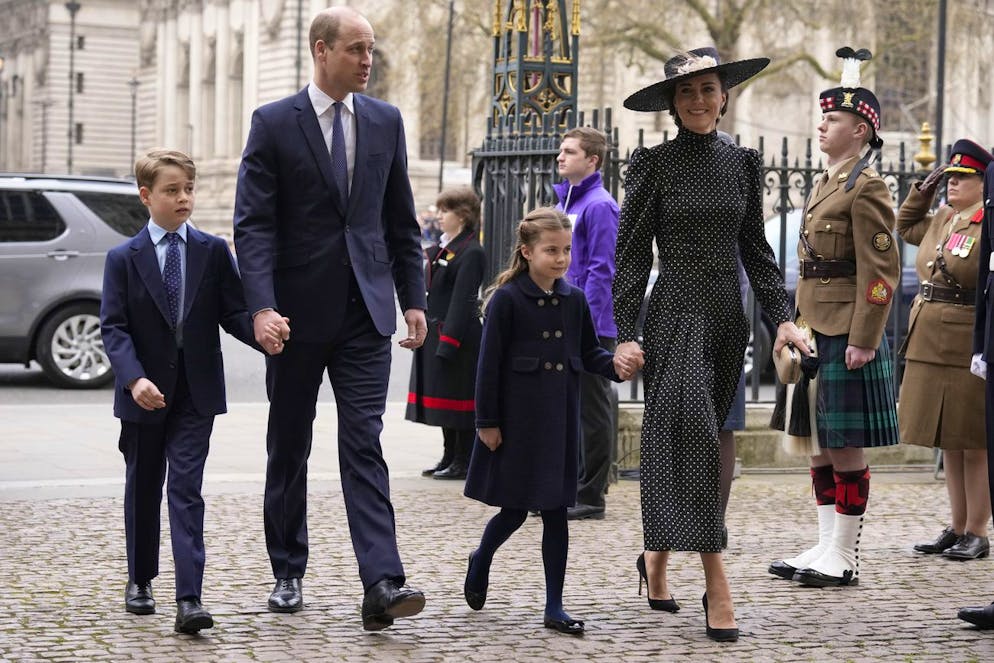 Le prince britannique William et Kate, la duchesse de Cambridge avec leurs enfants le prince George et la princesse Charlotte arrivent pour assister à un service d'action de grâces pour la vie du prince Philip, duc d'Édimbourg à l'abbaye de Westminster à Londres, le mardi 29 mars 2022.
