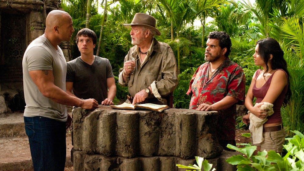 Dwayne Johnson wird 50. ... «Journey 2: The Mysterious Island» mit Josh Hutcherson, Michael Caine, Luis Guzman und Vanessa Hudgens ...