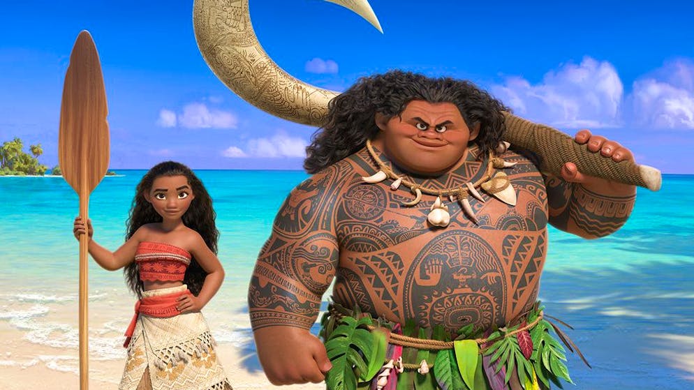 Dwayne Johnson wird 50. Im Disney-Film «Moana» singt er sogar selbst. Er verleiht übrigens der Figur rechts seine Stimme, falls du dich gefragt hast.