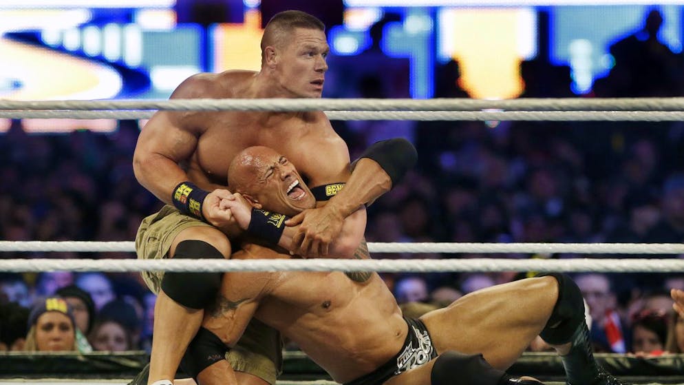 Dwayne Johnson wird 50. Während seiner Wrestling-Karriere hatte er so manchen namhaften Gegner im Ring, hier gerade John Cena.