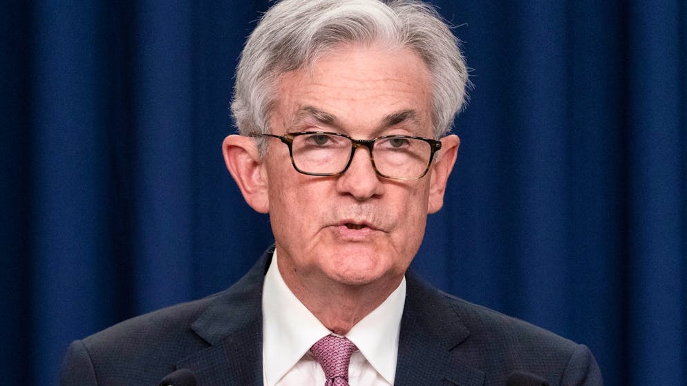 Jerome Powell, Vorsitzender der US-Notenbank Federal Reserve, spricht während einer Pressekonferenz. Zur Bekämpfung der hohen Inflationsrate erhöht die US-Notenbank ihren Leitzins stark um 0,5 Prozentpunkte.
