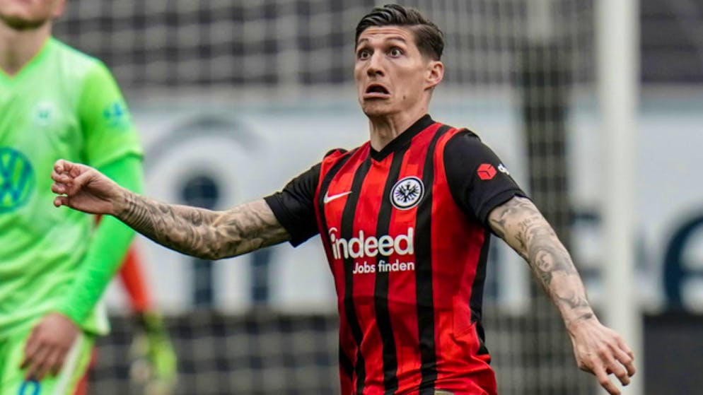 Schweizer mit Vergangenheit bei Frankfurt oder West Ham. Steven Zuber, 2020 bis 2021 in Frankfurt, 23 Spiele, 0 Tore.<div></div>