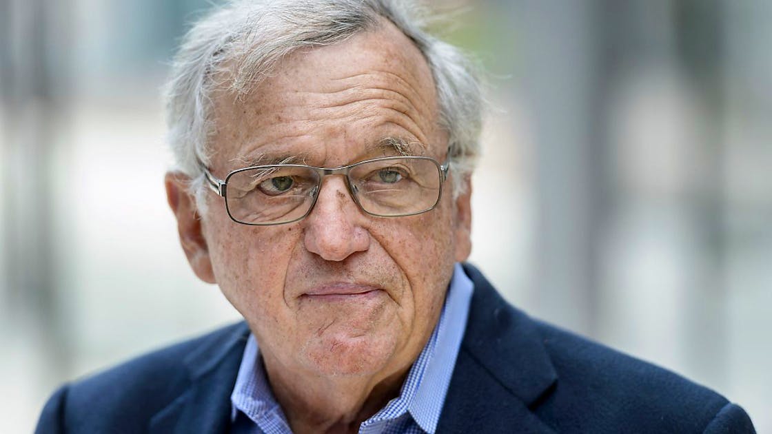 Engineering technology.  Hansjörg Wyss is honored for his scholarly services. Engineering technology.  Hansjörg Wyss is honored for his scholarly services.