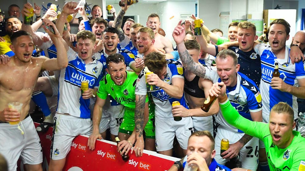 Grenzenloser Jubel bei den Bristol Rovers nach dem geschafften Wiederaufstieg.