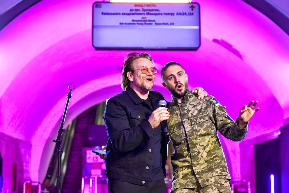 epa09933527 Irish musician Bono (L) of the band U2 performs with Ukrainian singer Taras Topolya (R) from Antytila band, who now serves in the Ukrainian army, in Khreshatyk metro station in Kyiv (Kiev), Ukraine, 08 May 2022, to support Ukraine in the conflict with Russia. Western countries have responded with various sets of sanctions against Russian state majority owned companies and interests in a bid to bring an end to the conflict. Russian troops entered Ukraine on 24 February, resulting in fighting and destruction in the country. EPA/OLEG PETRASYUK