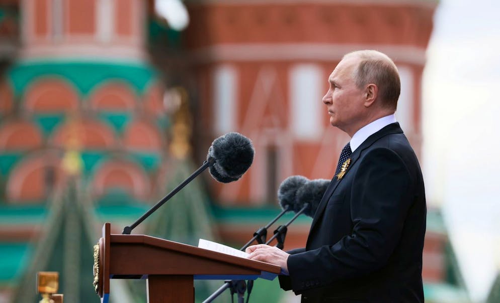 epa09935229 Russian President Vladimir Putin delivers a speech during the Victory Day military parade in the Red Square in Moscow, Russia, 09 May 2022. The Victory Day military parade takes place annually to mark the victory of the Soviet Union over Nazi Germany in World War II. EPA/MIKHAIL METZEL / KREMLIN POOL / SPUTNIK MANDATORY CREDIT