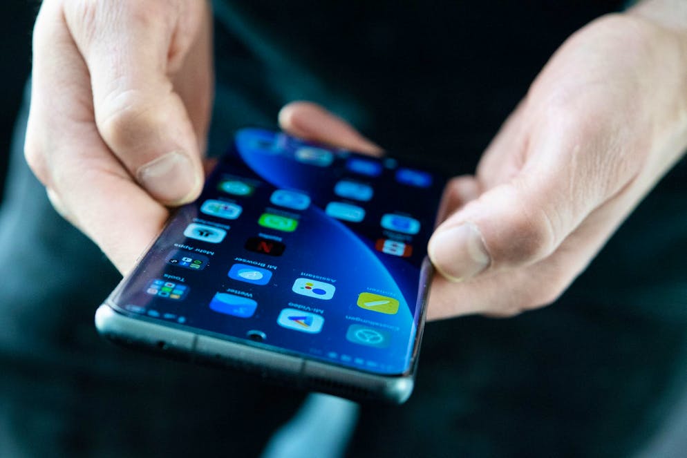 Die Listenpreise des Xiaomi 12 Pro starten bei 1050 Euro. Im Handel ist das Smartphone teils aber schon für weniger als 900 Euro zu haben.