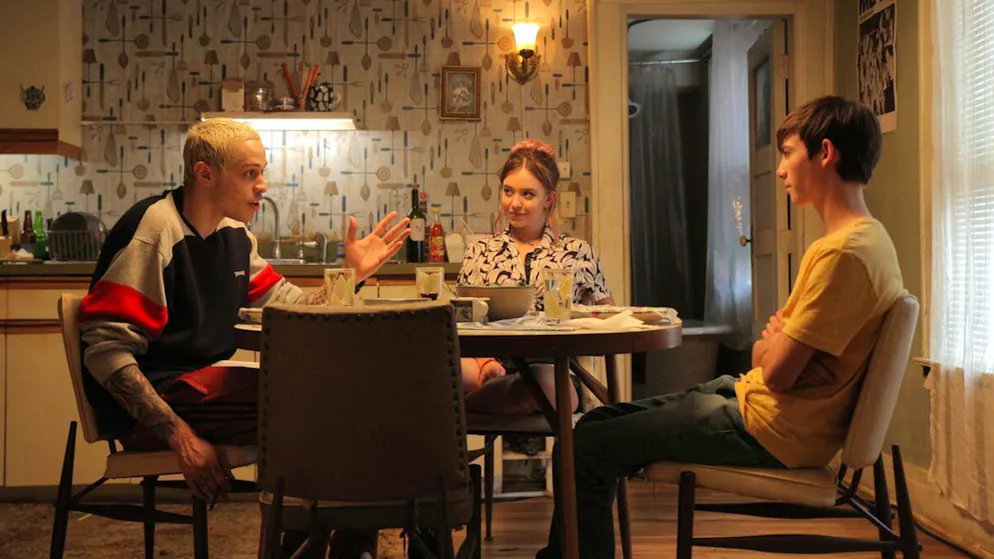 Sydney Sweeney. Pete Davidson, Sydney Sweeney und Griffin Gluck (v.l.n.r.) in «Big Time Adolescence».
