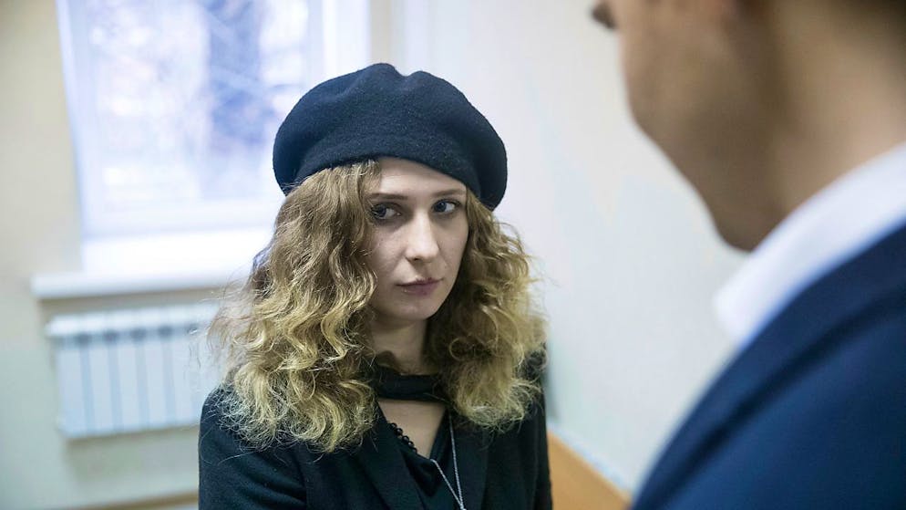 In Lituania La Pussy Riot Maria Alyokhina Fugge Dalla Russia Blue News 
