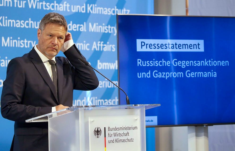 Robert Habeck (Bündnis90/Grüne), Bundeswirtschaftsminister, gibt in seinem Ministerium ein Statement zu den russischen Sanktionen im Energiesektor.  