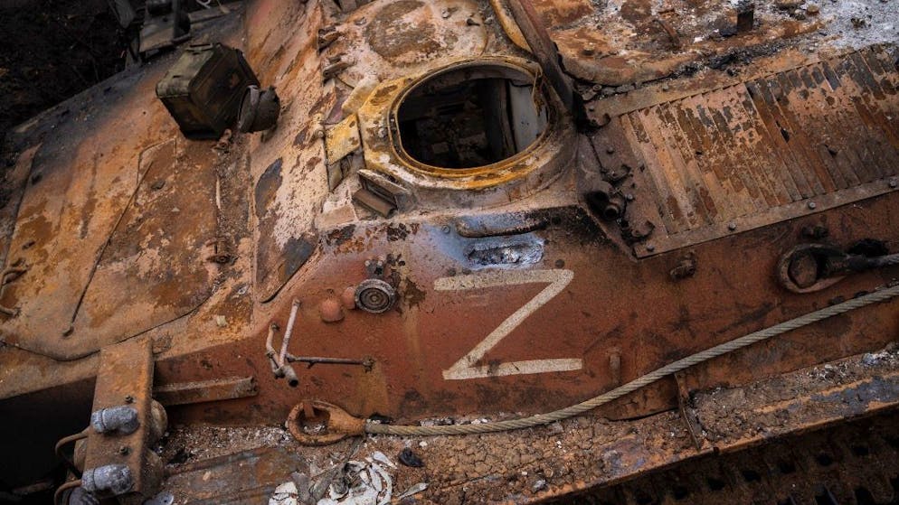 Der Krieg in der Ukraine in Bildern. <strong>14. Mai: </strong>Ein Panzer, der das «Z»-Symbol des russischen Militärs trägt, ist in Kutuzivka in der Ostukraine beschädigt liegen geblieben.