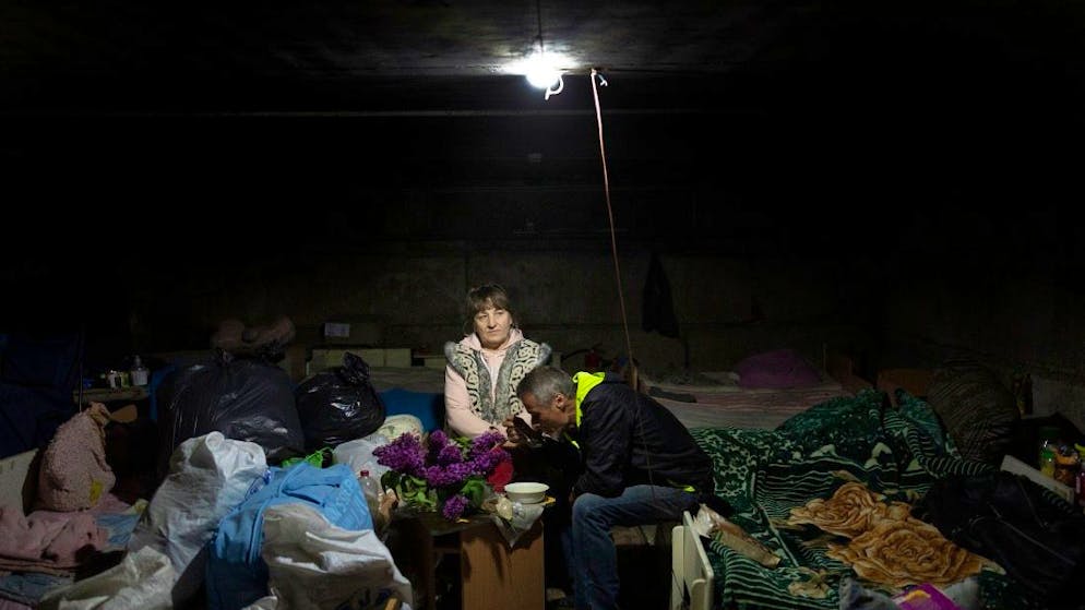 Der Krieg in der Ukraine in Bildern. <strong>14. Mai: </strong>Trister Alltag im Schutzraum: So harren die Menschen im ostukrainischen Kutuzivka aus.