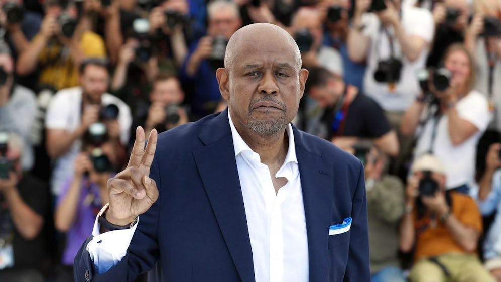 epa09952895 US actor and director Forest Whitaker poses during a photocall before receiving the Honorary Palme D'Or, the Lifetime Achievement Award, at the opening ceremony of the 75th annual Cannes Film Festival, in Cannes, France, 17 May 2022. The festival runs from 17 to 28 May. EPA/SEBASTIEN NOGIER