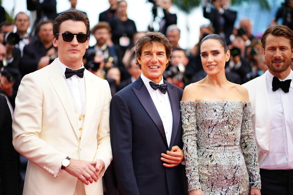 epa09955917 (L-R) Actors Miles Teller, Tom Cruise, Jennifer Connelly and Glen Powell arrive for the screening of 'Top Gun: Maverick' during the 75th annual Cannes Film Festival, in Cannes, France, 18 May 2022. The movie is presented out of competition of the festival which runs from 17 to 28 May. EPA/CLEMENS BILAN