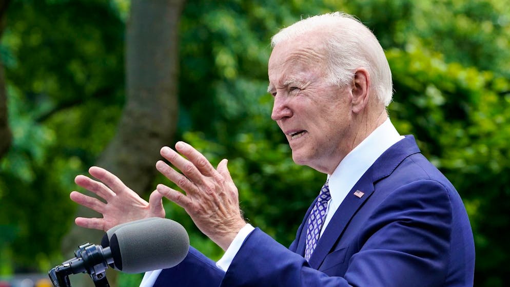 US-Präsident Biden wendet ein Gesetz aus Kriegszeiten an, um die Engpässe bei Babynahrung zu stoppen.