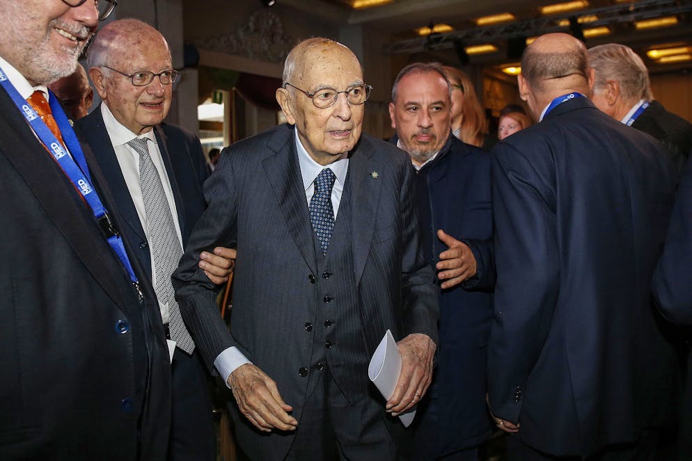 epa07186442 Former Italian President Giorgio Napolitano (C) during the 'MED 2018 - Mediterranean Dialogues' meeting in Rome 24 November 2018. EPA/Fabio Frustaci