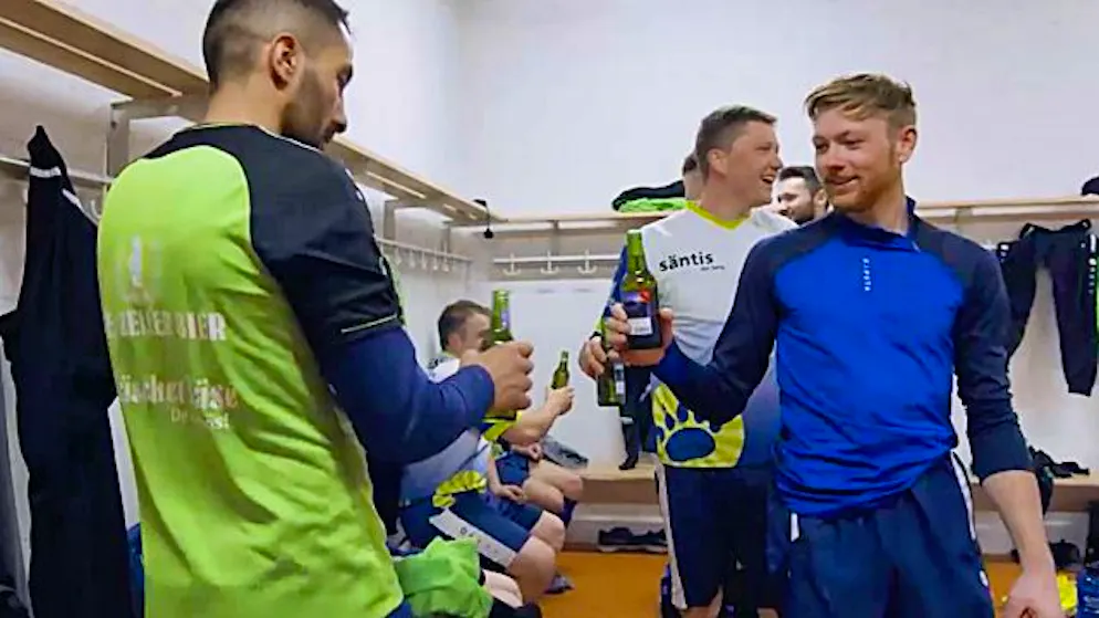 FC Urnäsch im Trainingslager. Bier bei der Video-Analyse und die Lunge als einziger Gegner