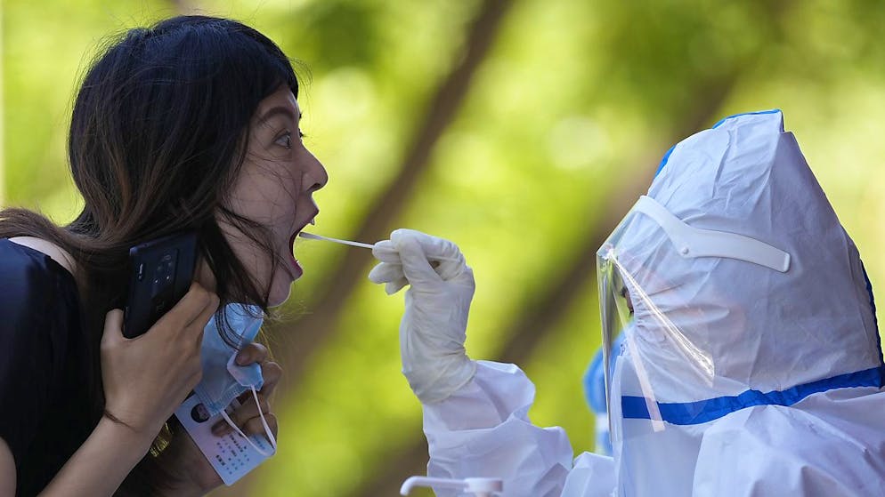 China stuft die Corona-Gefahrenlage so weit zurück, dass eine Quarantäne bei Einreisen überflüssig wird.