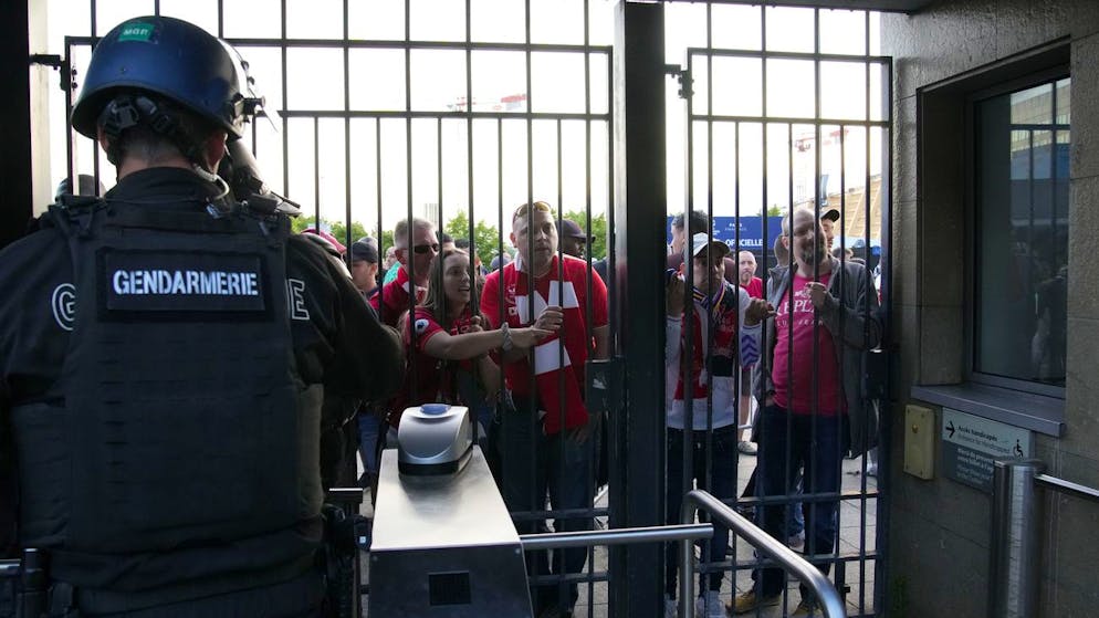 Liverpool fans wait in front of the of the Stade de France prior the Champions League final soccer match between Liverpool and Real Madrid, in Saint Denis near Paris, Saturday, May 28, 2022. (AP Photo/Christophe Ena)