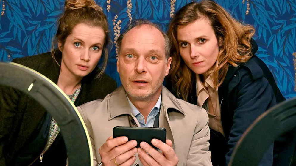 Tatort: Das kalte Haus. Die Dresdener «Tatort»-Ermittelnden (von links: Cornelia Gröschel, Martin Brambach und Karin Hanczewski) bekommen es in der Folge «Das kalte Haus» mit gerade mal einem Verdächtigen zu tun. War er's oder war er's nicht?