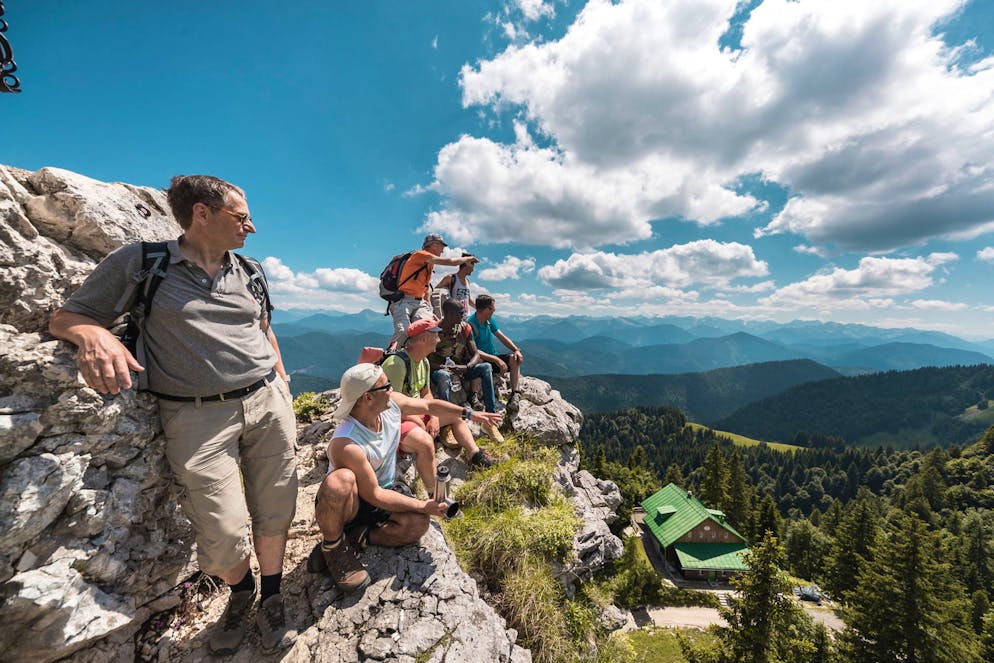 Den Himmel im Blick: Gewitter sind im Sommer in den Bergen die grösste Wettergefahr.