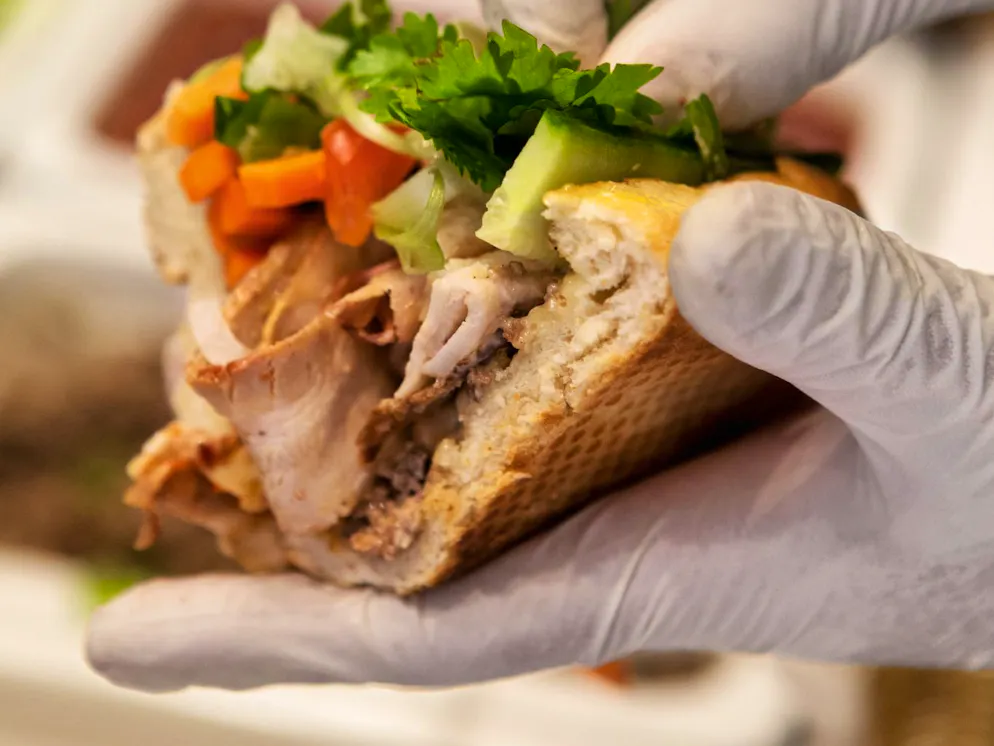 Ein Ladendieb wird bestraft, weil er ein Sandwich geklaut hat, und das nicht zum ersten Mal. 