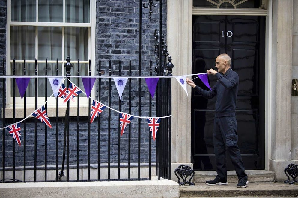 Des membres du personnel ont installé le bruant à Downing Street pour célébrer le jubilé de platine de la reine Elizabeth II de Grande-Bretagne à Londres, Grande-Bretagne, le 1er juin 2022.