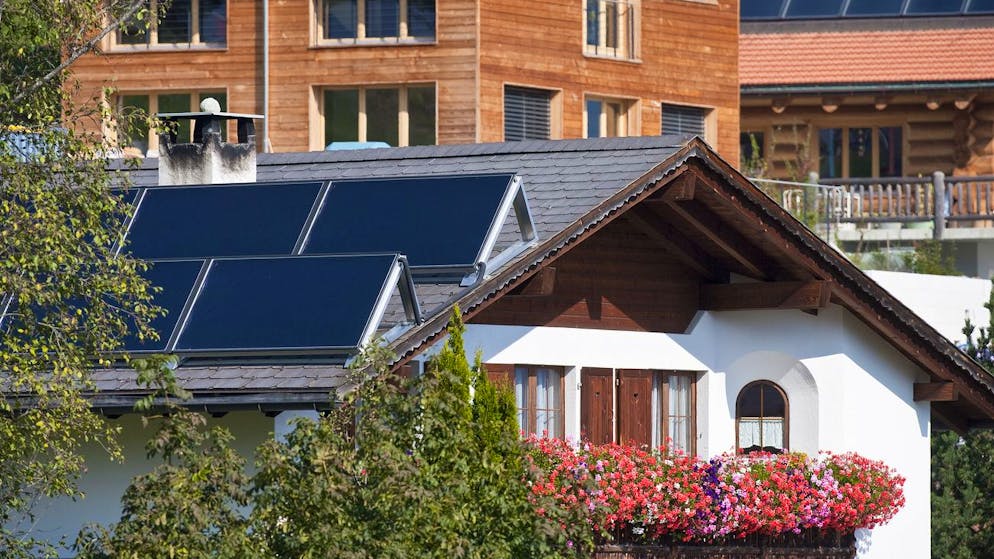 Rumah di distrik perumahan hemat energi Flerden di kanton Grisons, Swiss, pada 1 Oktober 2009. Kotamadya Flerden menyediakan sebidang tanah murah untuk rumah yang dibangun menurut standar efisiensi energi Minergie.  (KEYSTONE / Gaetan Bally) Rumah di kawasan perumahan hemat energi Flerden, di kanton Grisons, foto 1 Oktober 2009. Kotamadya Flerden menyediakan lahan murah untuk rumah yang memenuhi standar Minergie.  (BATU KUNCI / Bola Gaetan)