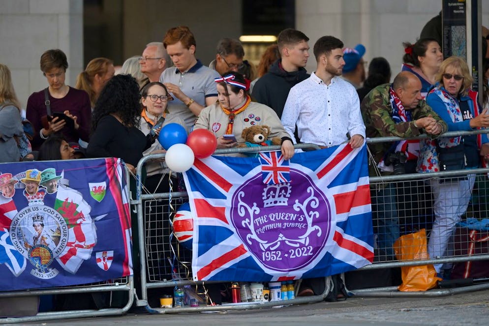 epa09993243 People wait for members of the Royal Family to arrive at the National Service of Thanksgiving as part of the Queen Elizabeth II celebrations for her Platinum Jubilee at St Paul's Cathedral, in London, Britain, 03 June 2022. Queen Elizabeth II will not be attending the service after experiencing 'discomfort'. The service celebrates the Queen's Platinum Jubilee, marking the 70th anniversary of her accession to the throne on 06 February 1952. EPA/NEIL HALL