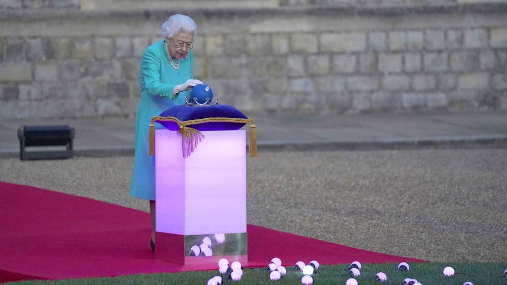 Britain's Queen Elizabeth II symbolically leads the lighting of the principal Jubilee beacon at Windsor Castle, Windsor, England, Thursday June 2, 2022, on day one of the Platinum Jubilee celebrations. Over 1500 towns, villages and cities throughout the UK, Channel Islands, Isle of Man and UK Overseas Territories will come together to light a beacon to mark the Jubilee. The events over a long holiday weekend in the U.K. are meant to celebrate the monarchâÄ™s 70 years of service. (/)