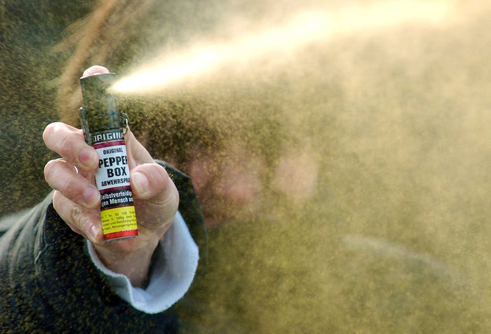 Spray al pepe pepper box per autodifesa. Nella foto una bomboletta di spray al pepe utilizzato dalle donne per l'autodifesa da aggressioni di uomini malintenzionati. ©Ti-Press/Gabriele Putzu