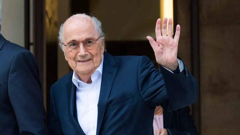 Blatter bestreitet Vorwürfe. Die 2 Millionen an Platini waren «verspätete Lohnzahlung»