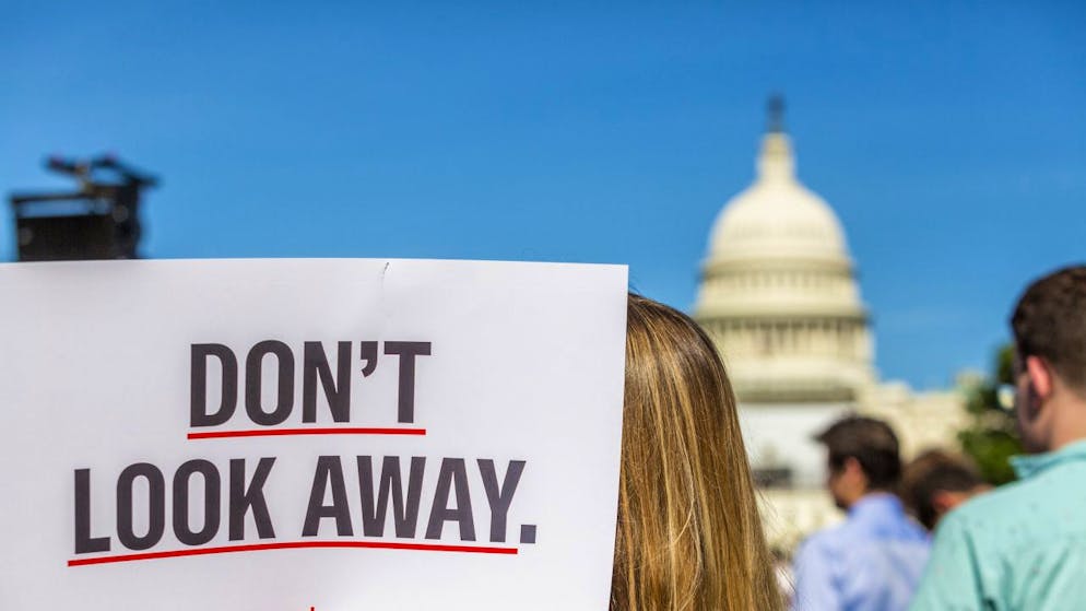 Des milliers d'Américains avaient manifesté samedi pour réclamer un meilleur encadrement des armes à feu après de récentes tueries. Ils ont reçu le soutien du président Joe Biden.