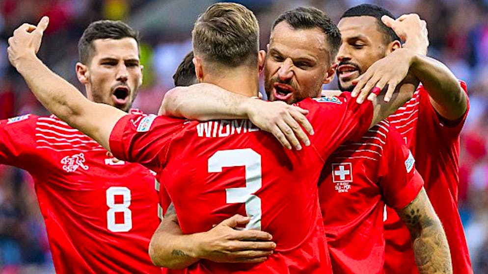Die Schweiz bejubelt den frühen Treffer von Haris Seferovic.