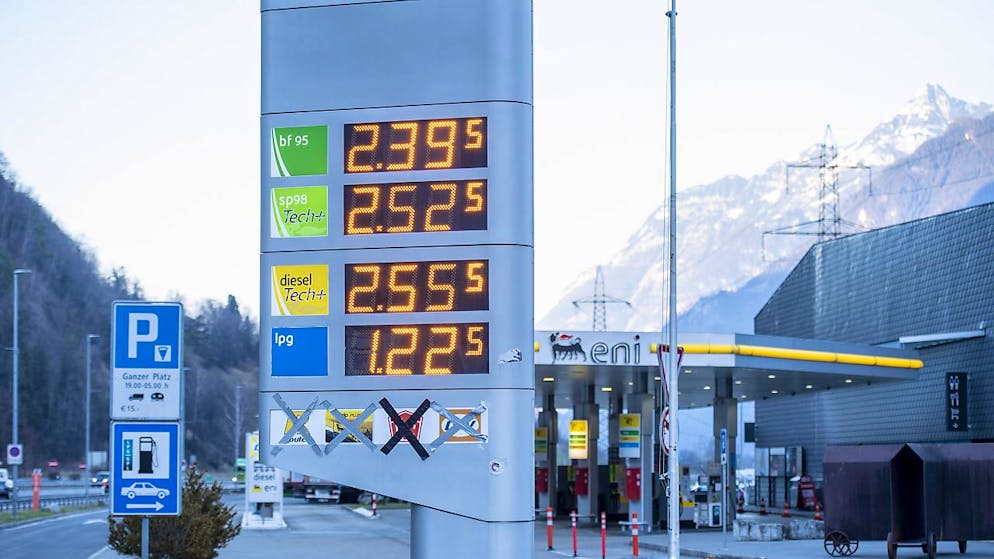 Benzinpreise von mehr als zwei Franken pro Liter sind seit Beginn des Ukraine-Kriegs Alltag. (Archivbild)