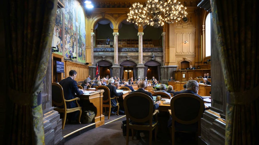 Parlamentarier debattieren waehrend der Fruehlingssession der Sommersession Raete, am Mittwoch, 8. Juni 2022 im Staenderat in Bern. (KEYSTONE/Anthony Anex)