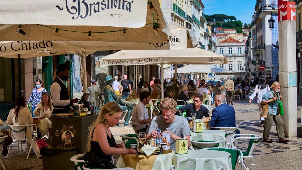 Omikron-Welle. Die Portugiesen nehmen das Corona-Auf-und-ab locker