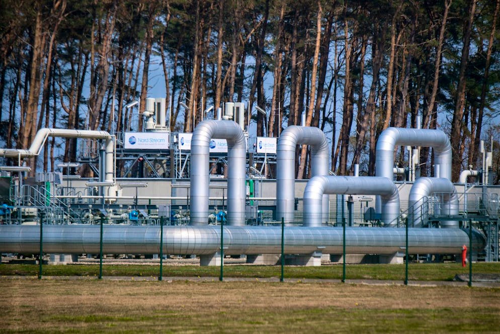 Blick auf Rohrsysteme und Absperrvorrichtungen in der Gasempfangsstation der Ostseepipeline Nord Stream 1 und der Übernahmestation der Ferngasleitung OPAL (Ostsee-Pipeline-Anbindungsleitung). Der russische Energiekonzern Gazprom reduziert die maximalen Gasliefermengen durch die Ostseepipeline Nord Stream 1 nach Deutschland erneut.