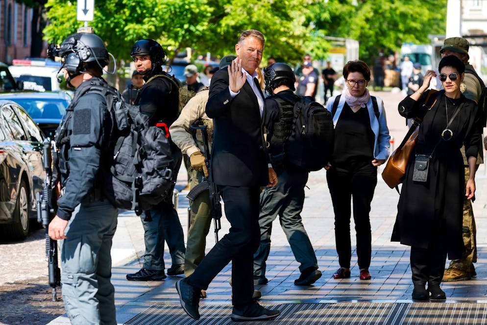 Rumäniens Präsident Klaus Iohannis bei seiner Ankunft am Donnerstagmorgen in Kiew.