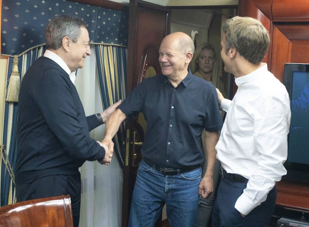 Der deutsche Bundeskanzler Olaf Scholz, Frankreichs Präsident Emmanuel Macron und Italiens Regierungschef Mario Draghi reisen zusammen nach Kiew. 